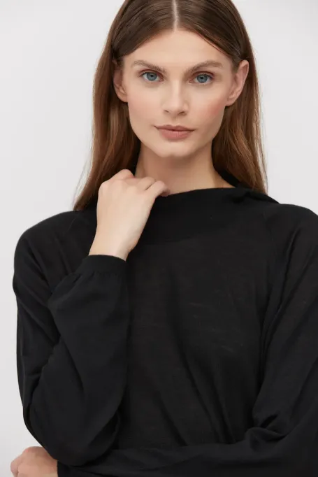 Czarna bluza z kapturem z wełny merynosowej