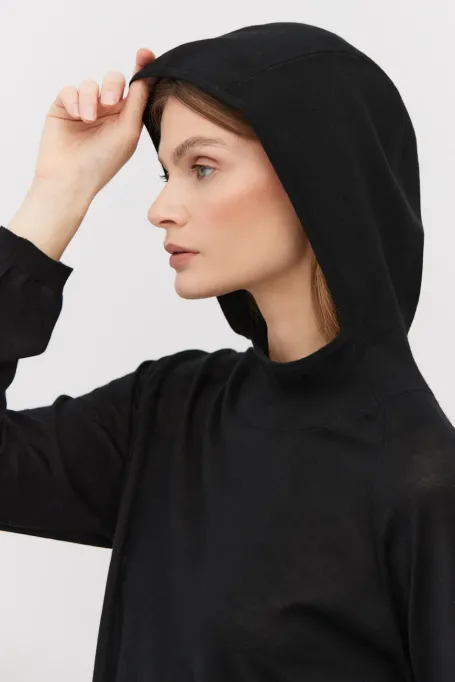 Czarna bluza z kapturem z wełny merynosowej