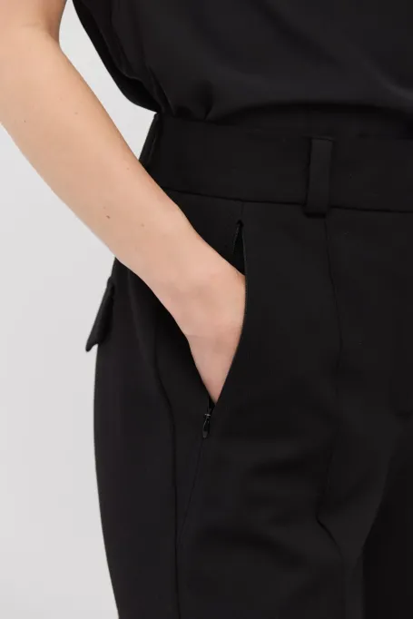 Czarne spodnie z szeroką nogawką