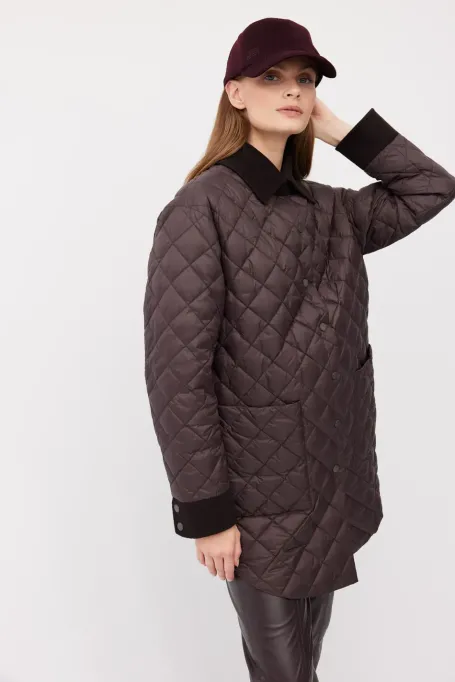 Pikowana kurka puchowa z kołnierzykiem brązowy