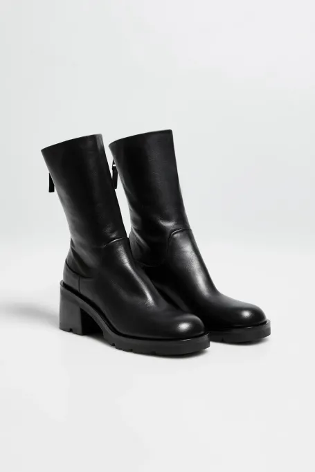 Czarne skórzane botki