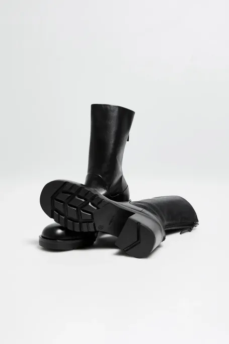 Czarne skórzane botki