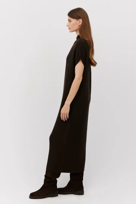 Brązowa sukienka z wełny