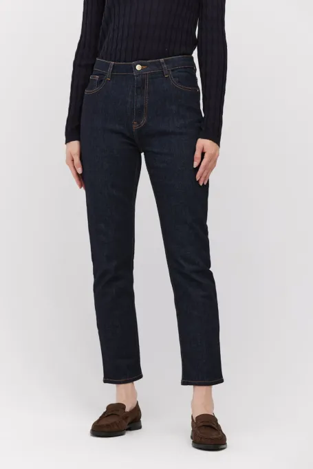 Granatowe jeansy o prostym kroju Granatowe jeansy o prostym kroju