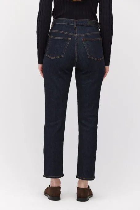 Granatowe jeansy o prostym kroju Granatowe jeansy o prostym kroju