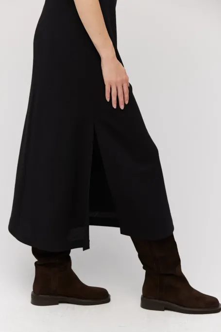 Czarna sukienka z wełny jagnięcej