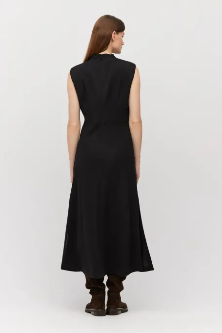 Czarna sukienka z wełny jagnięcej