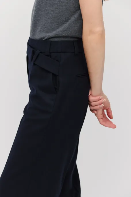 Granatowe spodnie do garnituru z kaszmirem