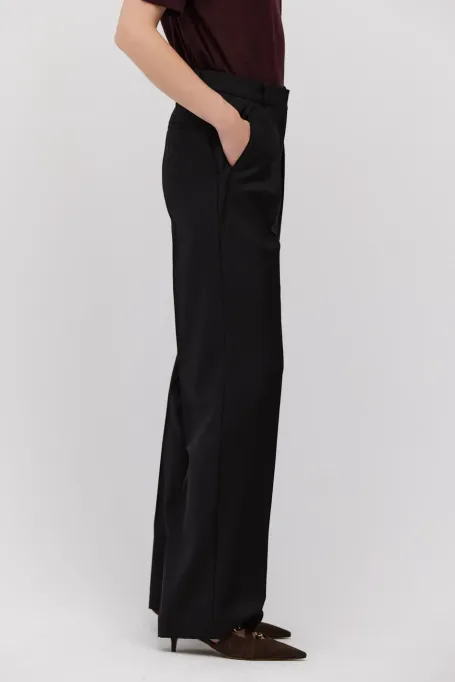 Czarne wełniane spodnie z szeroką nogawką