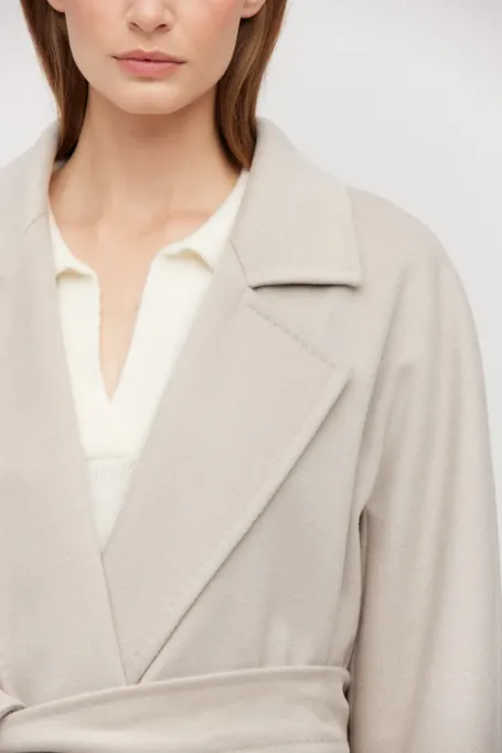 Wełniany płaszcz z paskiem beż