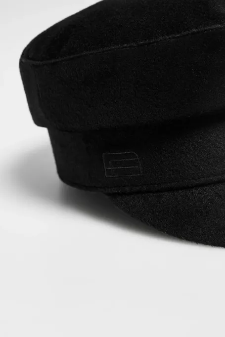 Czarny wełniany kaszkiet