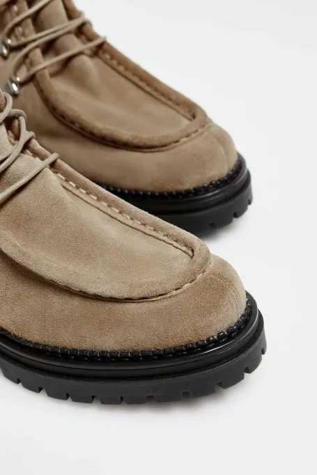 Sznurowane botki zamszowe beż