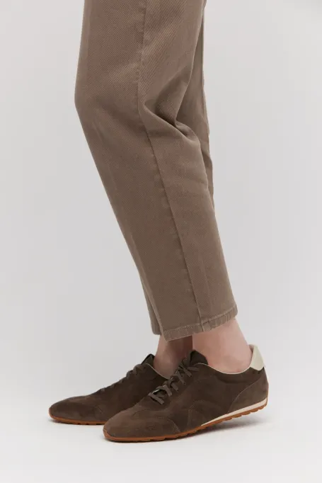 Brązowe retro sneakersy ze skóry zamszowej
