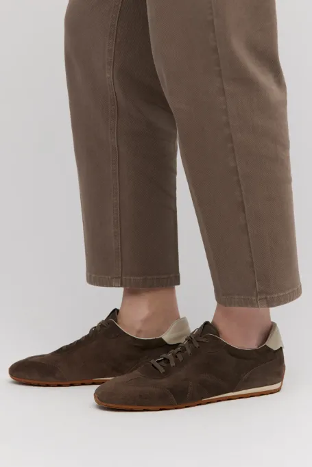 Brązowe retro sneakersy ze skóry zamszowej damskie - Patrizia Aryton