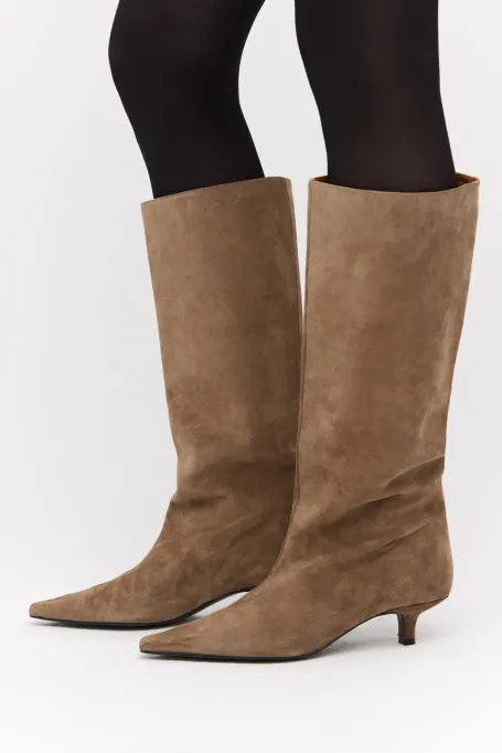 Zamszowe kozaki w odcieniu zieleni na niskim obcasie damskie - Patrizia Aryton