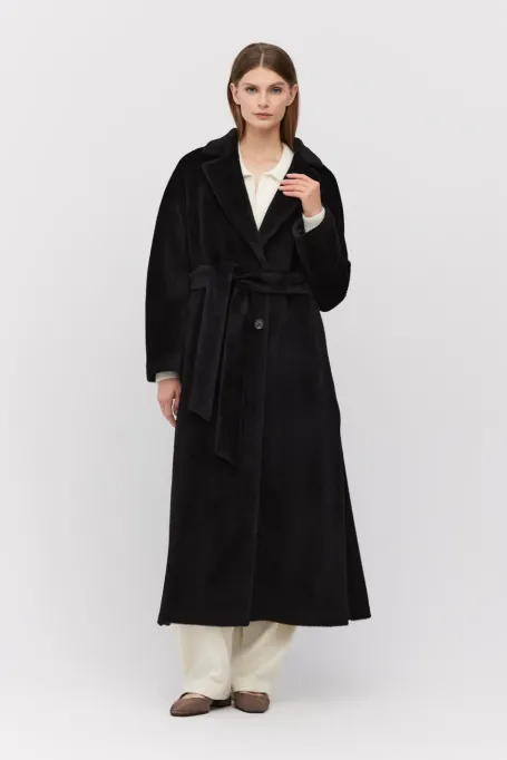 Czarny płaszcz z paskiem z suri alpaką