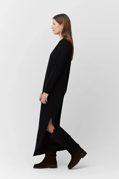 Czarna sukienka z wełny merynosowej z długim rękawem - Patrizia Aryton