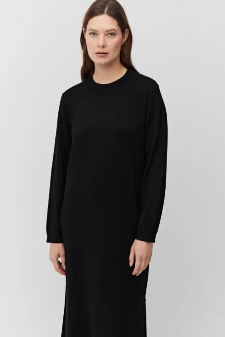 Czarna sukienka z wełny merynosowej z długim rękawem - Patrizia Aryton
