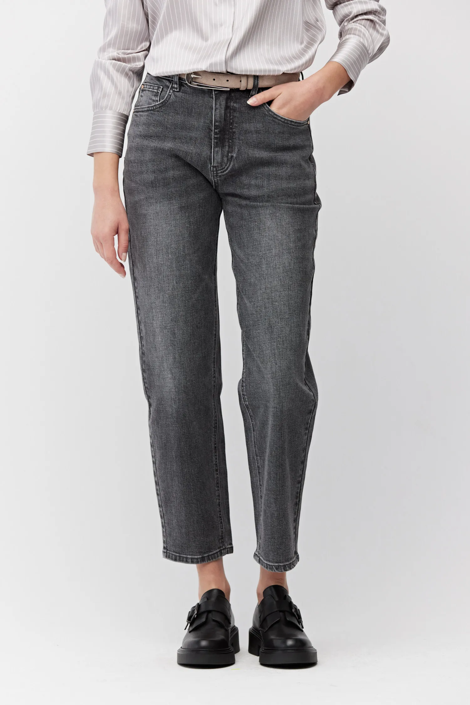 Szare jeansy mom fit z wysokim stanem