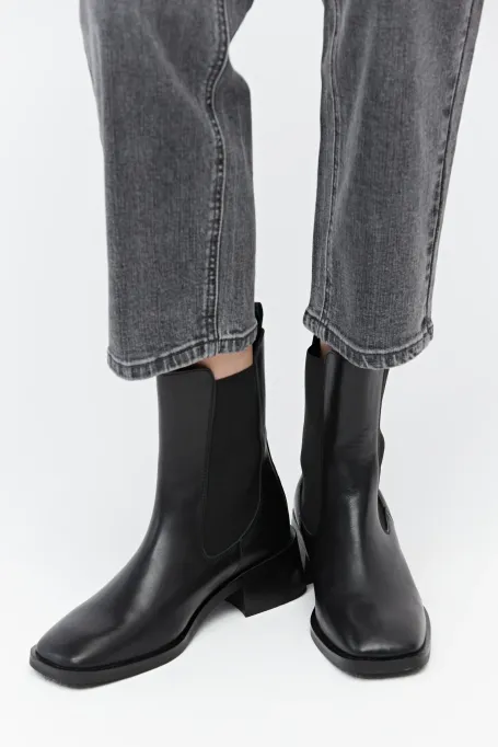 Czarne skórzane botki z kwadratowym noskiem damskie - Patrizia Aryton Czarne skórzane botki z kwadratowym noskiem damskie - Patrizia Aryton