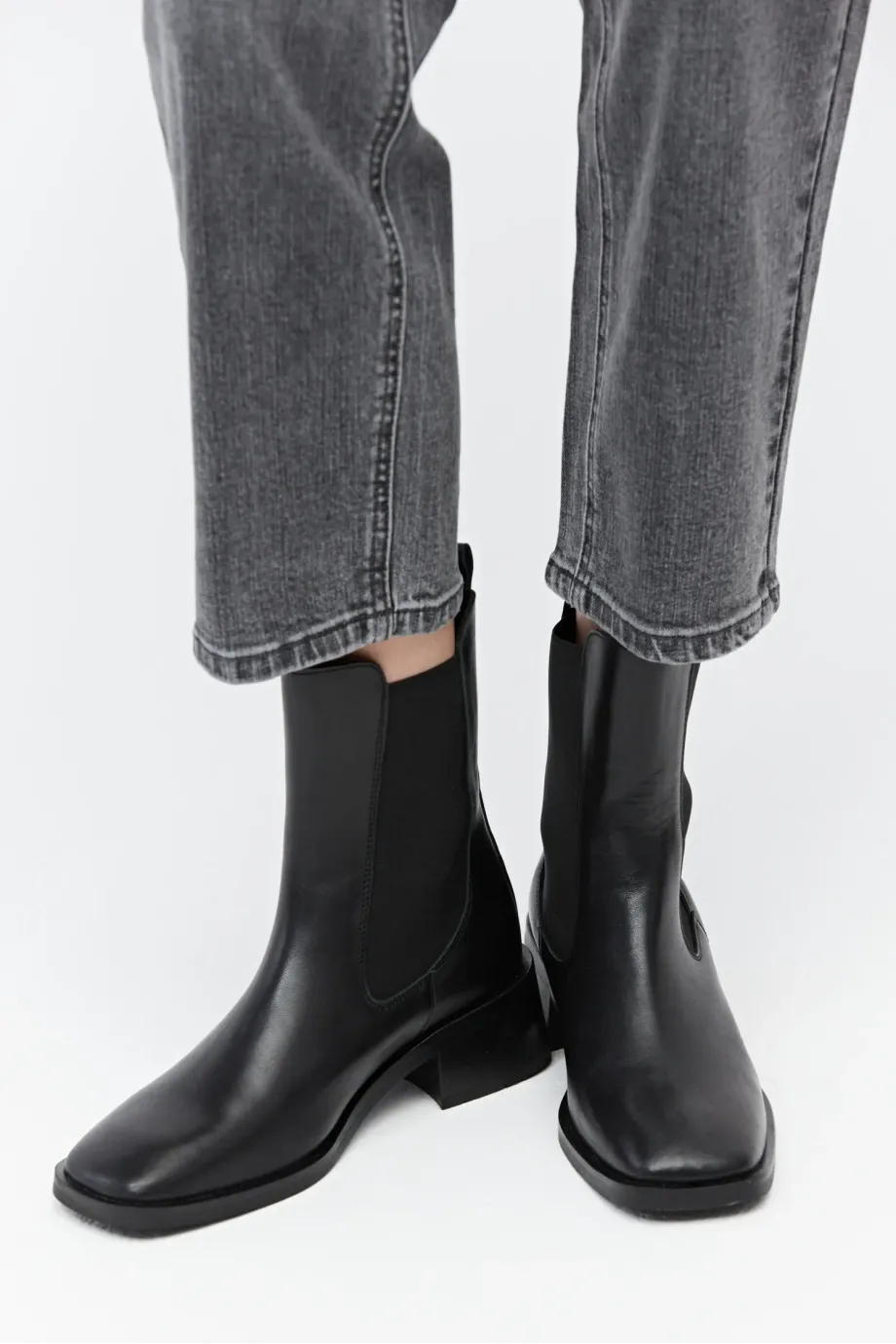 Czarne skórzane botki z kwadratowym noskiem damskie - Patrizia Aryton Czarne skórzane botki z kwadratowym noskiem damskie - Patrizia Aryton