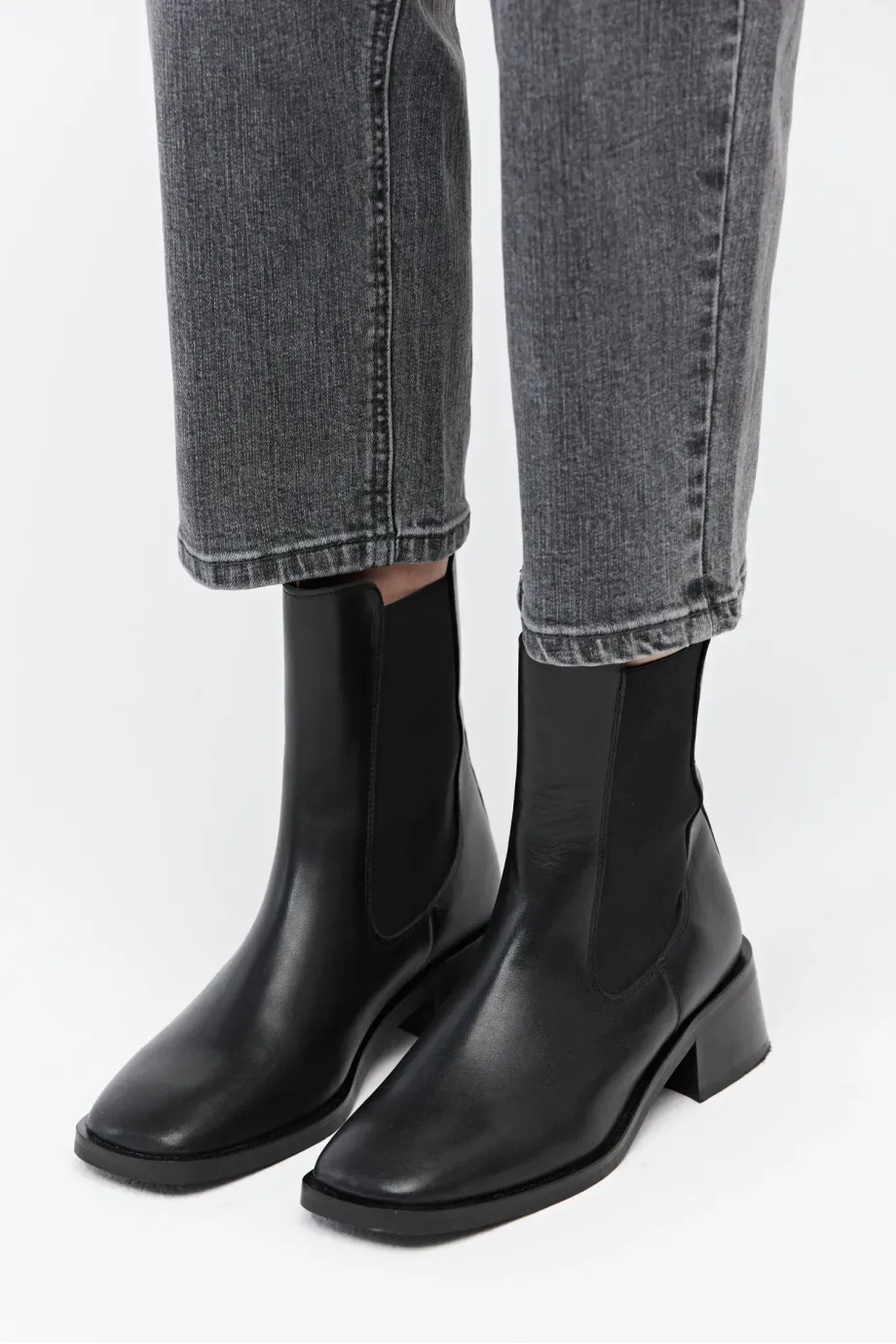 Czarne skórzane botki z kwadratowym noskiem damskie - Patrizia Aryton Czarne skórzane botki z kwadratowym noskiem damskie - Patrizia Aryton