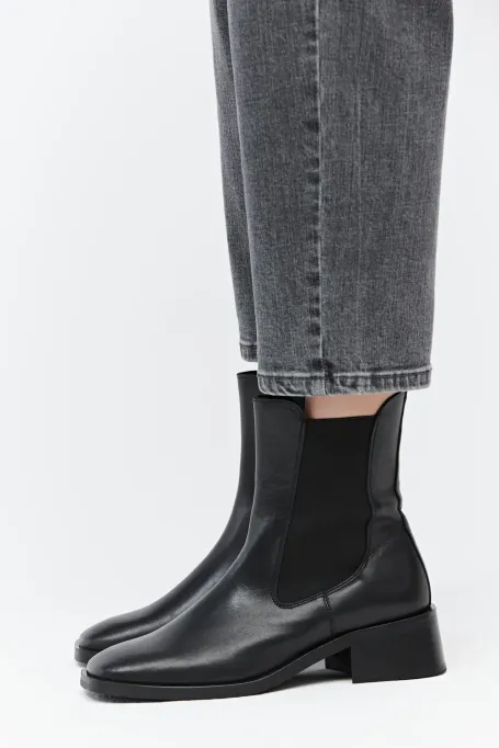 Czarne skórzane botki z kwadratowym noskiem damskie - Patrizia Aryton Czarne skórzane botki z kwadratowym noskiem damskie - Patrizia Aryton