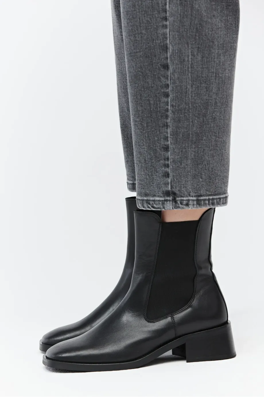 Czarne skórzane botki z kwadratowym noskiem damskie - Patrizia Aryton Czarne skórzane botki z kwadratowym noskiem damskie - Patrizia Aryton