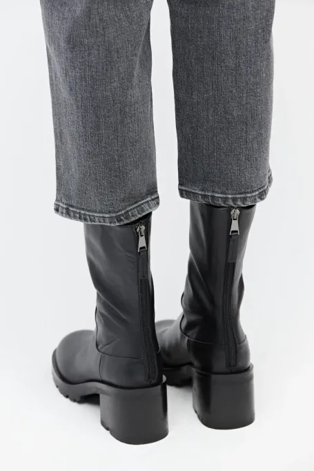 Czarne skórzane botki