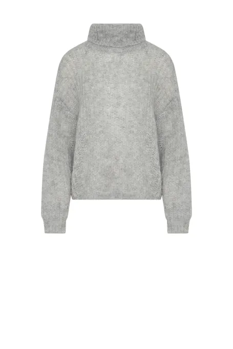 Szary sweter golf z moherem