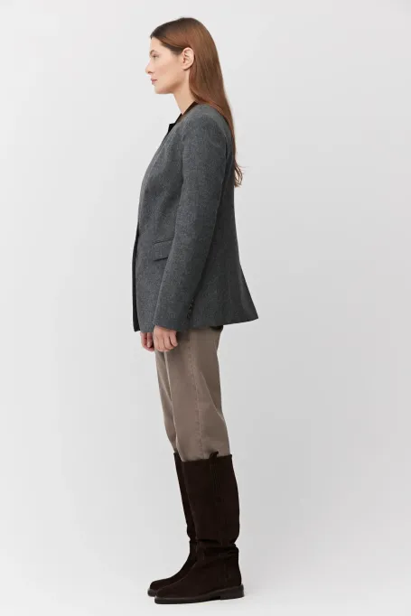 Szary jednorzędowy żakiet z kaszmirem