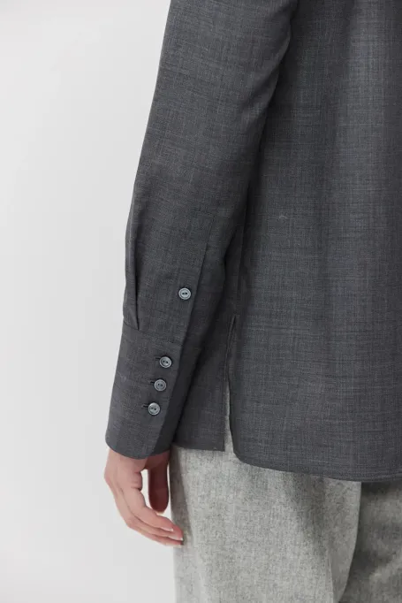 Szara wełniana koszula z szerokimi mankietami