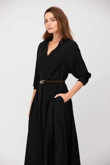 Czarna midi sukienka z dekoltem V z jedwabiu - Patrizia Aryton