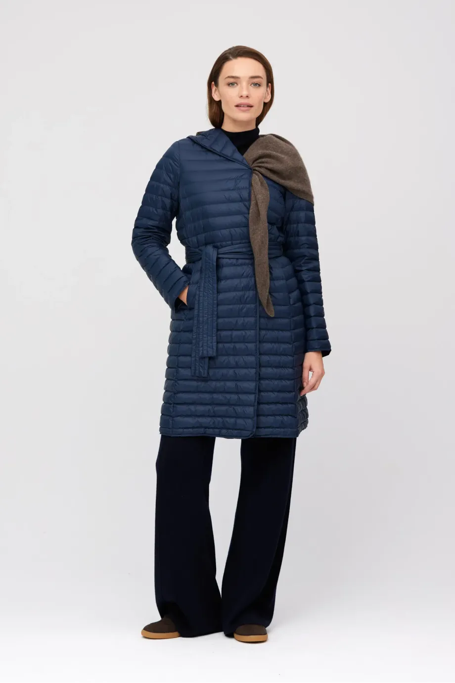 Lekka granatowa puchowa kurtka z kapturem damska - Patrizia Aryton Lekka granatowa puchowa kurtka z kapturem damska - Patrizia Aryton