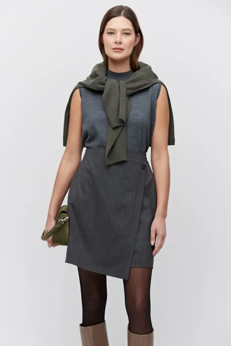 Szara wełniana spódnica mini w tenis