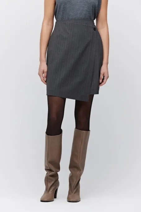 Szara wełniana spódnica mini w tenis