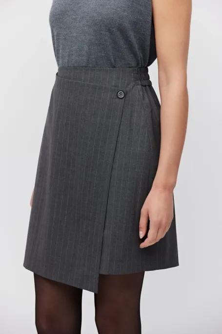 Szara wełniana spódnica mini w tenis