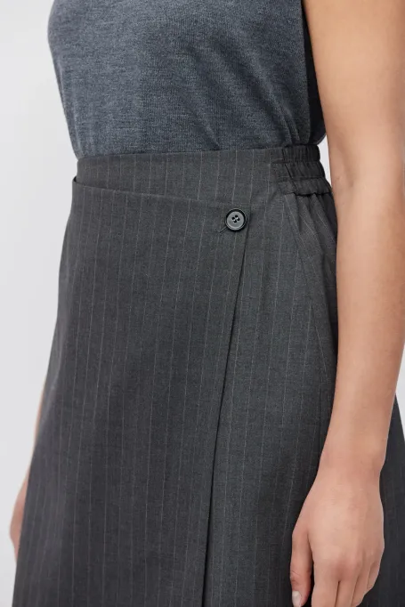 Szara wełniana spódnica mini w tenis