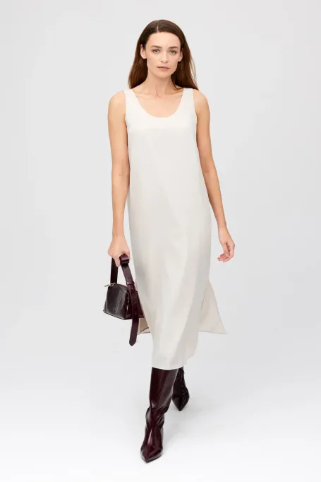 Beżowa sukienka z jedwabiu