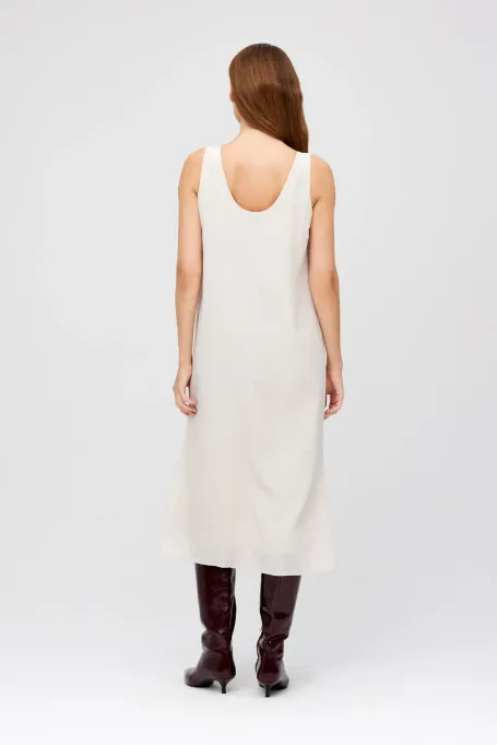 Beżowa sukienka z jedwabiu