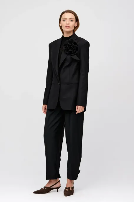 Wełniany żakiet z szerokimi ramionami do garnituru czarny