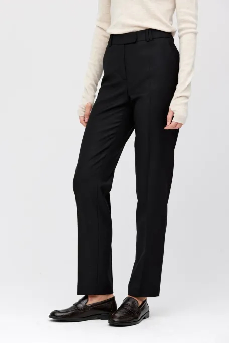 Czarne wełniane spodnie do garnituru