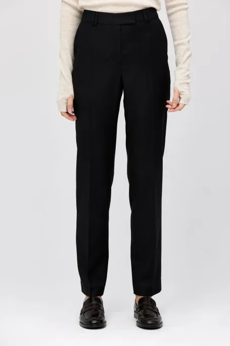 Czarne wełniane spodnie do garnituru
