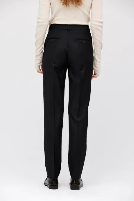 Czarne wełniane spodnie do garnituru