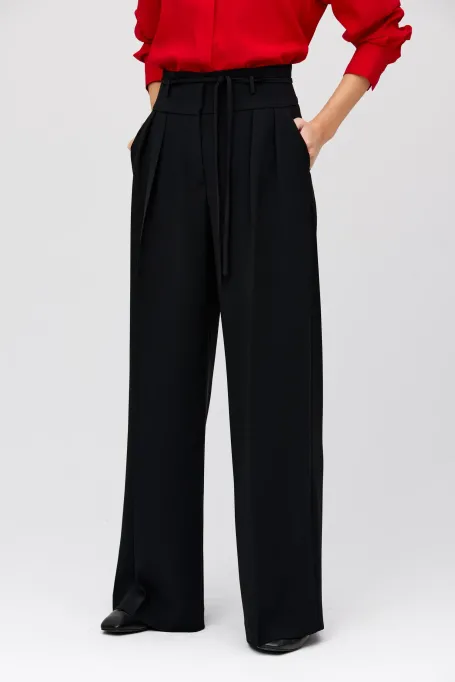 Czarne spodnie z szeroką nogawką