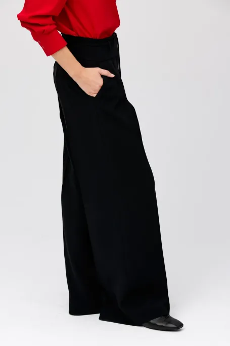 Czarne spodnie z szeroką nogawką