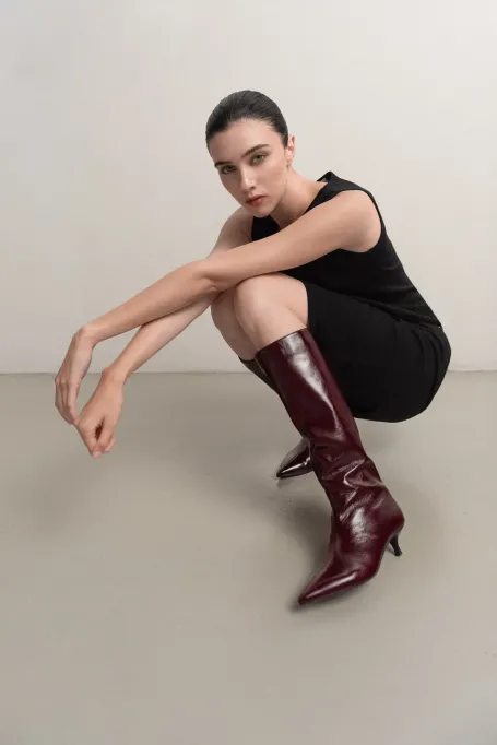 Skórzane bakłażanowe kozaki na średnim obcasie damskie - Patrizia Aryton