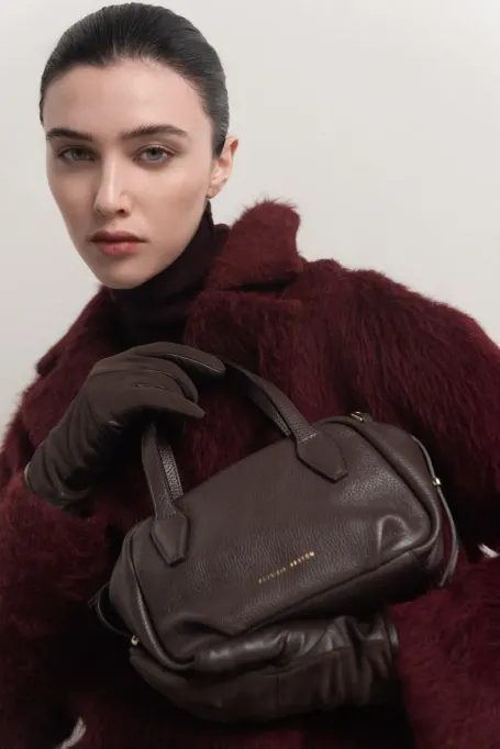 Mała torebka z brązowej skóry groszkowej damska - Patrizia Aryton