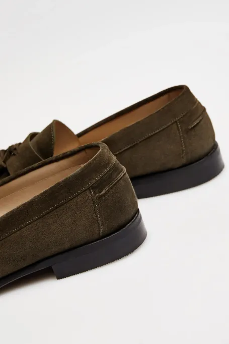 Brązowe zamszowe mokasyny z frędzlami