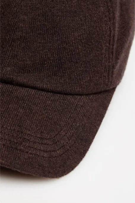 Brązowa czapka z daszkiem z domieszką kaszmiru